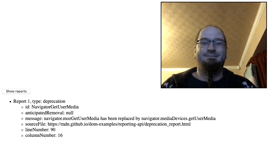 Bild eines fröhlichen bärtigen Mannes mit verschiedenen darunter angezeigten Statistiken zu einem veralteten Feature